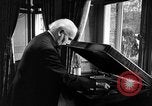 Standbild Arturo Toscanini United States USA, 1944, aus Sekunde 36 historischem Filmmaterial Videoclip 65675078155