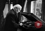 Standbild Arturo Toscanini United States USA, 1944, aus Sekunde 38 historischem Filmmaterial Videoclip 65675078155