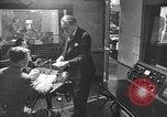 Standbild Arturo Toscanini dirigiert die NBC Symphony New York United States USA, 1944, aus Sekunde 15 historischem Filmmaterial Videoclip 65675078156