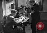 Standbild Arturo Toscanini dirigiert die NBC Symphony New York United States USA, 1944, aus Sekunde 23 historischem Filmmaterial Videoclip 65675078156