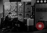 Standbild Arturo Toscanini dirigiert die NBC Symphony New York United States USA, 1944, aus Sekunde 27 historischem Filmmaterial Videoclip 65675078156