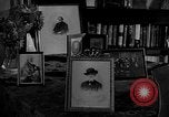 Standbild Arturo Toscanini dirigiert die NBC Symphony New York United States USA, 1944, aus Sekunde 44 historischem Filmmaterial Videoclip 65675078156