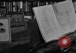Standbild Arturo Toscanini dirigiert die NBC Symphony New York United States USA, 1944, aus Sekunde 50 historischem Filmmaterial Videoclip 65675078156