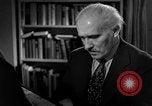 Standbild Arturo Toscanini dirigiert die NBC Symphony New York United States USA, 1944, aus Sekunde 55 historischem Filmmaterial Videoclip 65675078156