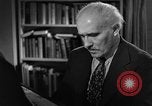 Standbild Arturo Toscanini dirigiert die NBC Symphony New York United States USA, 1944, aus Sekunde 62 historischem Filmmaterial Videoclip 65675078156