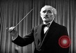 Standbild Arturo Toscanini New York United States USA, 1944, aus Sekunde 32 historischem Filmmaterial Videoclip 65675078157