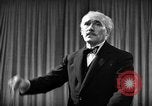 Standbild Arturo Toscanini New York United States USA, 1944, aus Sekunde 33 historischem Filmmaterial Videoclip 65675078157