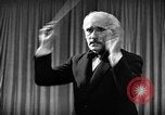 Standbild Arturo Toscanini New York United States USA, 1944, aus Sekunde 34 historischem Filmmaterial Videoclip 65675078157