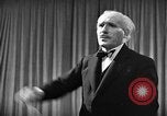 Standbild Arturo Toscanini New York United States USA, 1944, aus Sekunde 56 historischem Filmmaterial Videoclip 65675078157