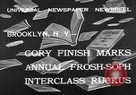 Image concours annuel de lutte pour les étudiants de première et deuxième année Brooklyn New York City USA, 1932, de la seconde 9 séquences d'archives historiques vidéo 65675078171