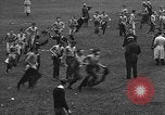 Image concours annuel de lutte pour les étudiants de première et deuxième année Brooklyn New York City USA, 1932, de la seconde 57 séquences d'archives historiques vidéo 65675078171