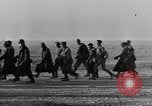 Standbild deutschen Gefangenen Nordafrika, 1943, aus Sekunde 9 historischem Filmmaterial Videoclip 65675078195