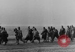 Standbild deutschen Gefangenen Nordafrika, 1943, aus Sekunde 14 historischem Filmmaterial Videoclip 65675078195
