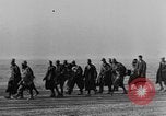 Standbild deutschen Gefangenen Nordafrika, 1943, aus Sekunde 15 historischem Filmmaterial Videoclip 65675078195