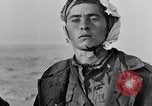 Standbild deutschen Gefangenen Nordafrika, 1943, aus Sekunde 57 historischem Filmmaterial Videoclip 65675078195