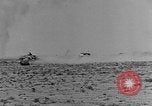 Standbild der britischen Armee 8 Nordafrika, 1943, aus Sekunde 42 historischem Filmmaterial Videoclip 65675078197