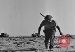 Standbild der britischen Armee 8 Nordafrika, 1943, aus Sekunde 55 historischem Filmmaterial Videoclip 65675078198