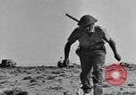 Standbild der britischen Armee 8 Nordafrika, 1943, aus Sekunde 56 historischem Filmmaterial Videoclip 65675078198