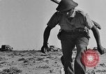 Standbild der britischen Armee 8 Nordafrika, 1943, aus Sekunde 57 historischem Filmmaterial Videoclip 65675078198