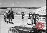 Standbild Native American Indian verlässt Reservierung für Internat United States USA, 1941, aus Sekunde 19 historischem Filmmaterial Videoclip 65675078232