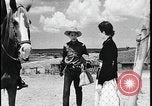 Standbild Native American Indian verlässt Reservierung für Internat United States USA, 1941, aus Sekunde 21 historischem Filmmaterial Videoclip 65675078232