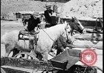 Standbild Native American Indian verlässt Reservierung für Internat United States USA, 1941, aus Sekunde 38 historischem Filmmaterial Videoclip 65675078232