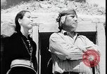 Standbild Native American Indian verlässt Reservierung für Internat United States USA, 1941, aus Sekunde 42 historischem Filmmaterial Videoclip 65675078232