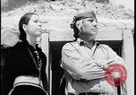 Standbild Native American Indian verlässt Reservierung für Internat United States USA, 1941, aus Sekunde 44 historischem Filmmaterial Videoclip 65675078232