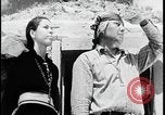 Standbild Native American Indian verlässt Reservierung für Internat United States USA, 1941, aus Sekunde 52 historischem Filmmaterial Videoclip 65675078232