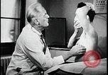 Standbild Native American Indian Jugend Schule körperliche Untersuchung United States USA, 1941, aus Sekunde 56 historischem Filmmaterial Videoclip 65675078233