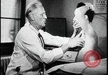 Standbild Native American Indian Jugend Schule körperliche Untersuchung United States USA, 1941, aus Sekunde 58 historischem Filmmaterial Videoclip 65675078233