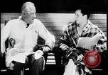 Standbild Arzt und Patient TB an sanitorium United States USA, 1941, aus Sekunde 4 historischem Filmmaterial Videoclip 65675078236