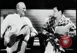 Standbild Arzt und Patient TB an sanitorium United States USA, 1941, aus Sekunde 5 historischem Filmmaterial Videoclip 65675078236