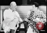 Standbild Arzt und Patient TB an sanitorium United States USA, 1941, aus Sekunde 11 historischem Filmmaterial Videoclip 65675078236