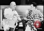 Standbild Arzt und Patient TB an sanitorium United States USA, 1941, aus Sekunde 14 historischem Filmmaterial Videoclip 65675078236