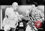 Standbild Arzt und Patient TB an sanitorium United States USA, 1941, aus Sekunde 15 historischem Filmmaterial Videoclip 65675078236