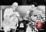 Standbild Arzt und Patient TB an sanitorium United States USA, 1941, aus Sekunde 16 historischem Filmmaterial Videoclip 65675078236