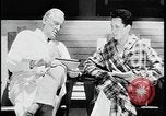 Standbild Arzt und Patient TB an sanitorium United States USA, 1941, aus Sekunde 17 historischem Filmmaterial Videoclip 65675078236