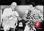 Standbild Arzt und Patient TB an sanitorium United States USA, 1941, aus Sekunde 18 historischem Filmmaterial Videoclip 65675078236