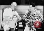 Standbild Arzt und Patient TB an sanitorium United States USA, 1941, aus Sekunde 21 historischem Filmmaterial Videoclip 65675078236
