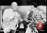 Standbild Arzt und Patient TB an sanitorium United States USA, 1941, aus Sekunde 23 historischem Filmmaterial Videoclip 65675078236