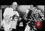 Standbild Arzt und Patient TB an sanitorium United States USA, 1941, aus Sekunde 26 historischem Filmmaterial Videoclip 65675078236