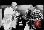 Standbild Arzt und Patient TB an sanitorium United States USA, 1941, aus Sekunde 27 historischem Filmmaterial Videoclip 65675078236