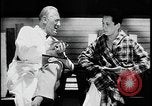 Standbild Arzt und Patient TB an sanitorium United States USA, 1941, aus Sekunde 28 historischem Filmmaterial Videoclip 65675078236