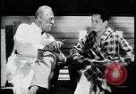Standbild Arzt und Patient TB an sanitorium United States USA, 1941, aus Sekunde 29 historischem Filmmaterial Videoclip 65675078236