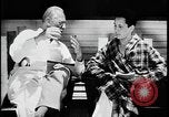 Standbild Arzt und Patient TB an sanitorium United States USA, 1941, aus Sekunde 30 historischem Filmmaterial Videoclip 65675078236