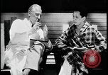 Standbild Arzt und Patient TB an sanitorium United States USA, 1941, aus Sekunde 32 historischem Filmmaterial Videoclip 65675078236