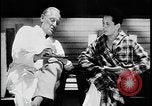 Standbild Arzt und Patient TB an sanitorium United States USA, 1941, aus Sekunde 33 historischem Filmmaterial Videoclip 65675078236