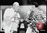 Standbild Arzt und Patient TB an sanitorium United States USA, 1941, aus Sekunde 41 historischem Filmmaterial Videoclip 65675078236