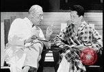 Standbild Arzt und Patient TB an sanitorium United States USA, 1941, aus Sekunde 42 historischem Filmmaterial Videoclip 65675078236